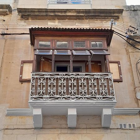 Limestone Suites Слима Екстериор снимка