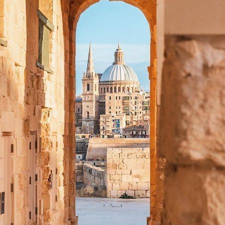 Limestone Suites Слима Екстериор снимка