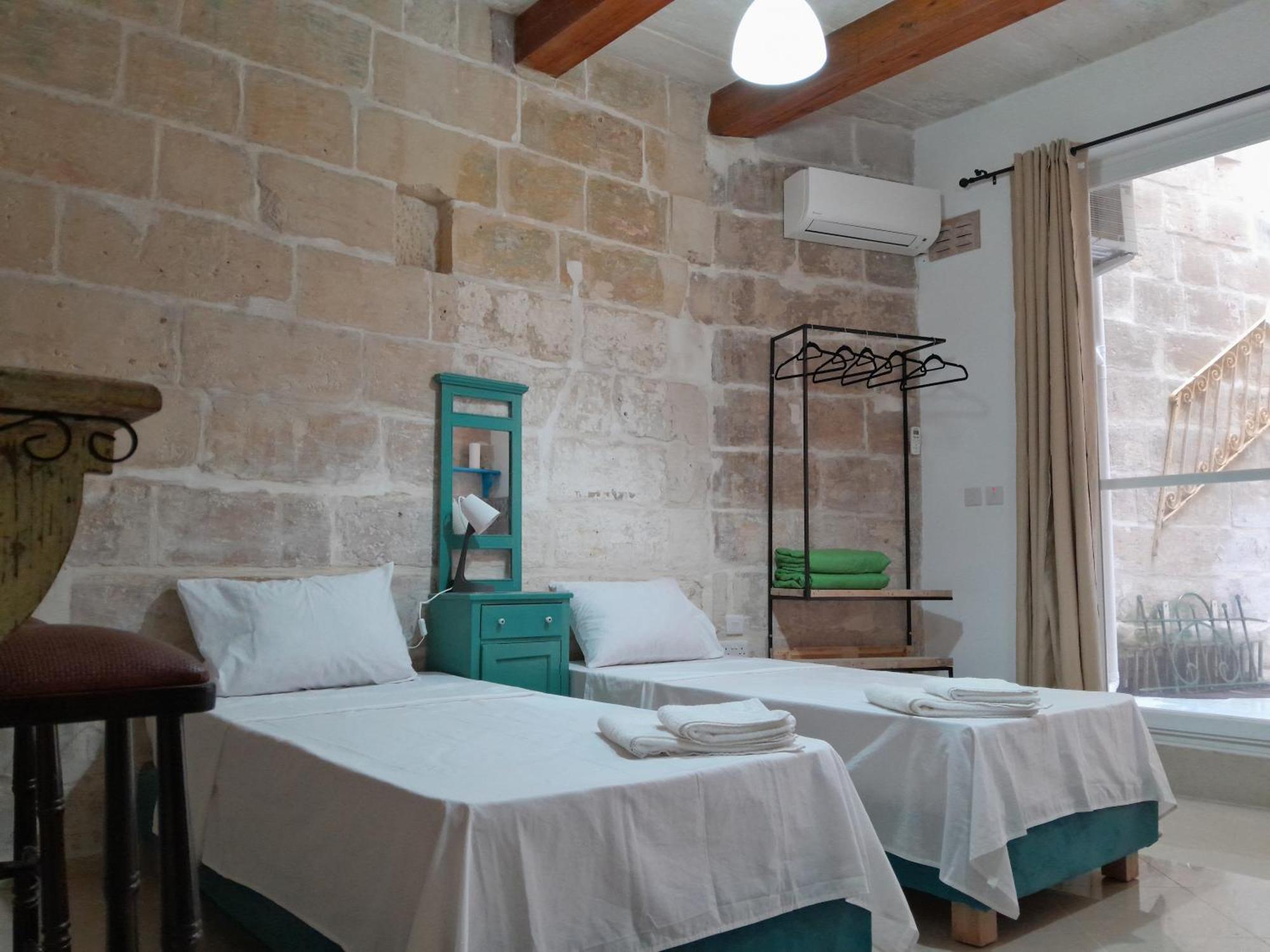 Limestone Suites Слима Екстериор снимка