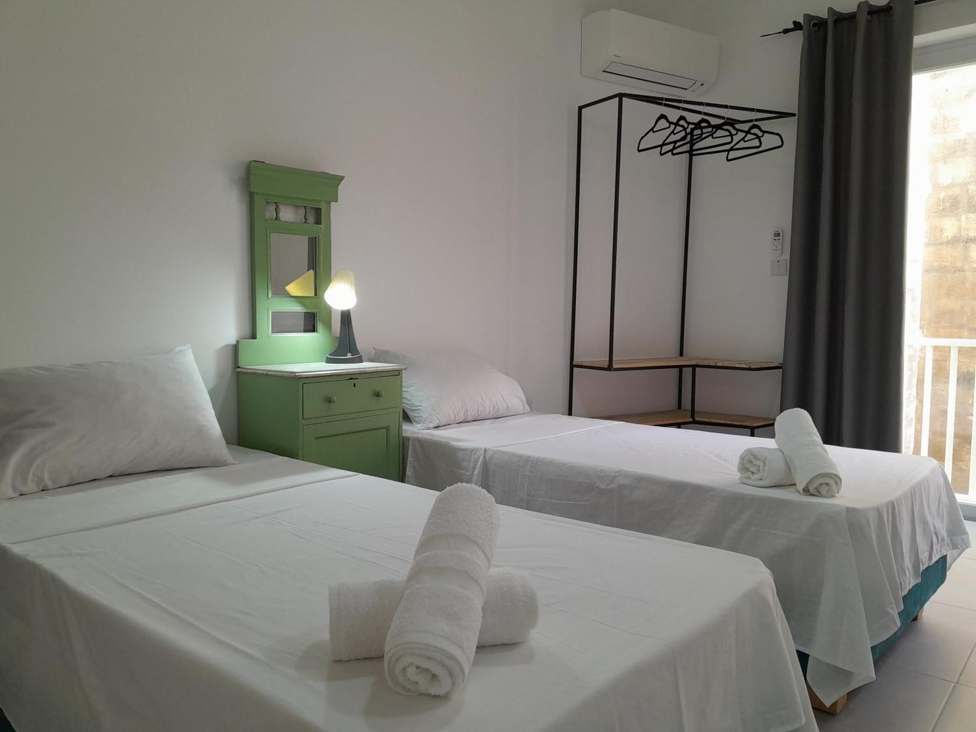 Limestone Suites Слима Екстериор снимка