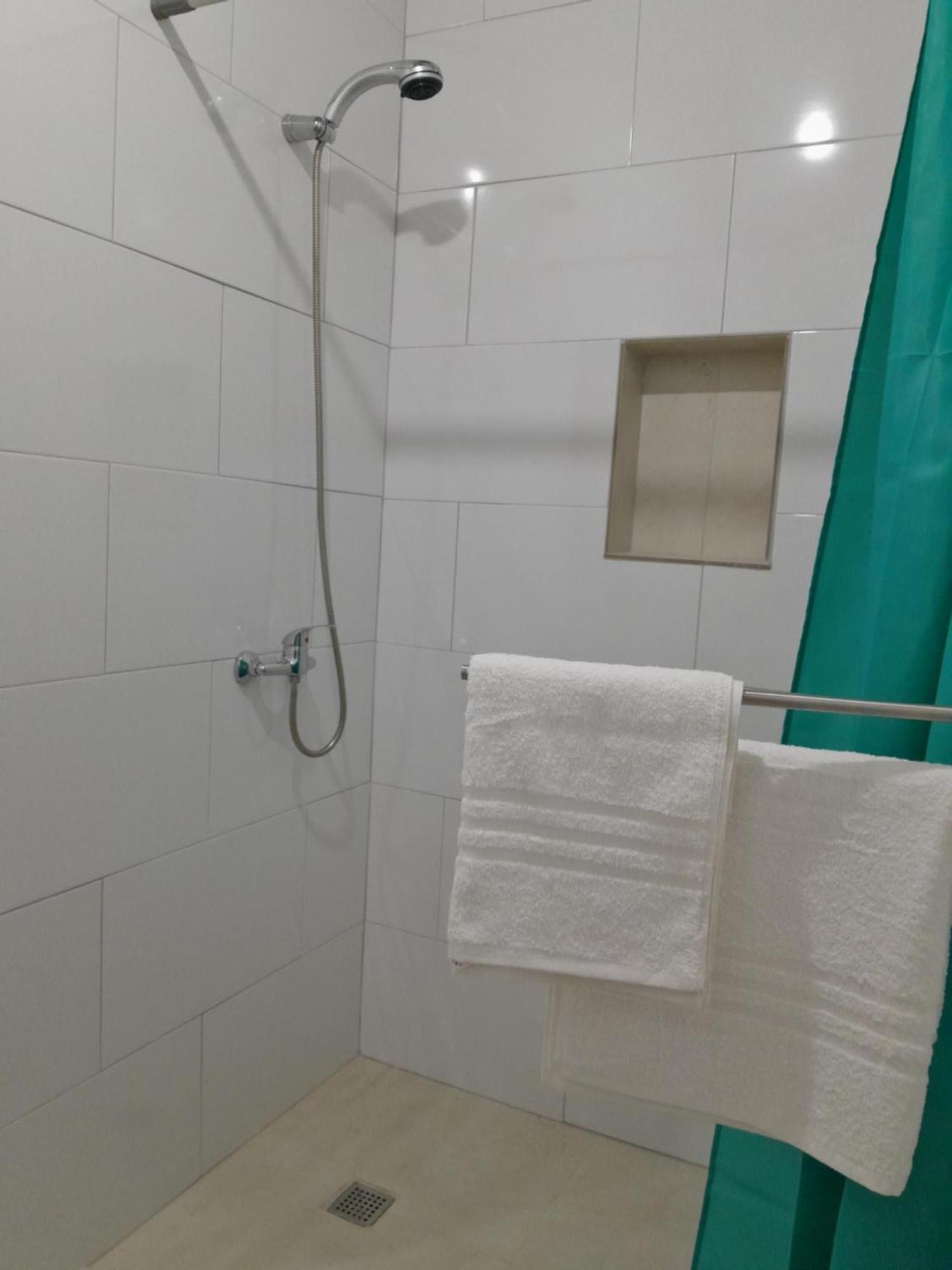 Limestone Suites Слима Екстериор снимка