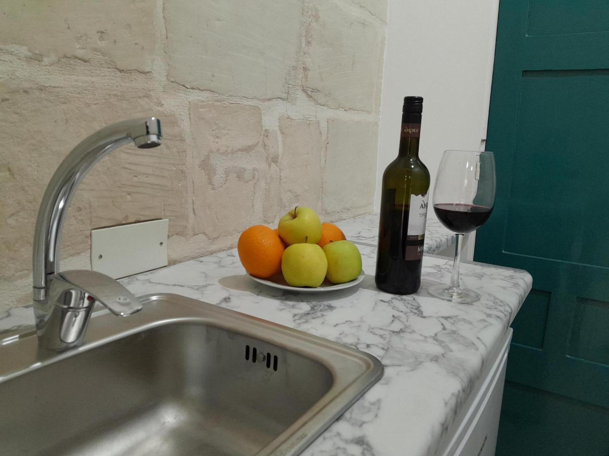 Limestone Suites Слима Екстериор снимка